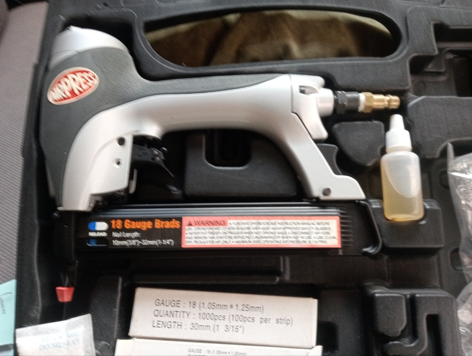Airpress 18 Gauge Brads tacker met toebehoren, Ophalen of Verzenden, Nieuw