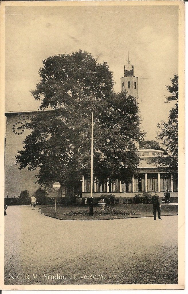 Oude ansichtkaart N.C.R.V. Studio, Hilversum, Ophalen of Verzenden, 1940 tot 1960, Ongelopen, Noord-Holland