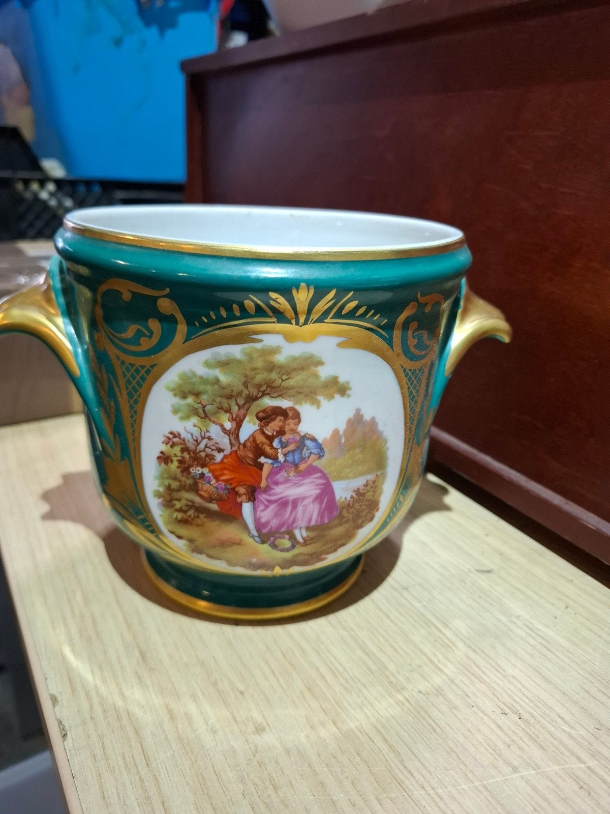 Antieke Franse porseleinen cachepot met romantische scène, Antiek en Kunst, Ophalen of Verzenden