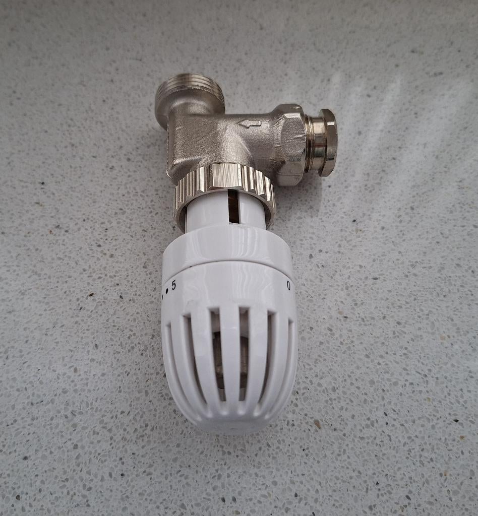 Radiatorthermostaatknop met haakse radiatorkraan, Ophalen of Verzenden, Zo goed als nieuw