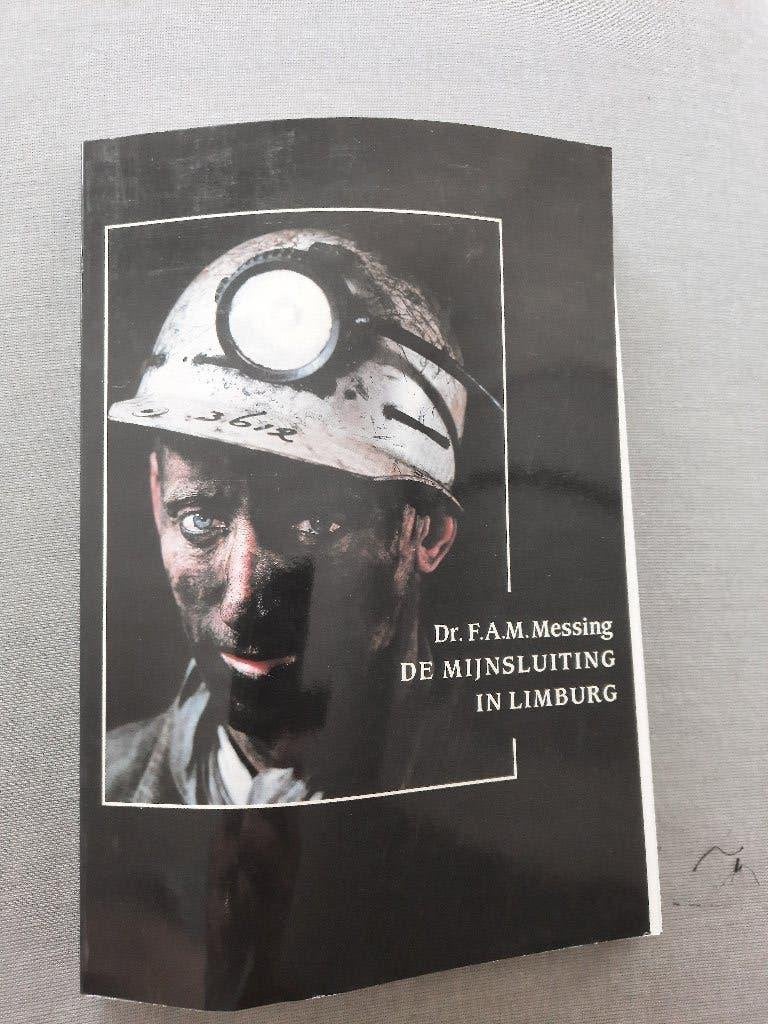 Boek over mijnsluiting in Limburg, Boeken, Ophalen of Verzenden