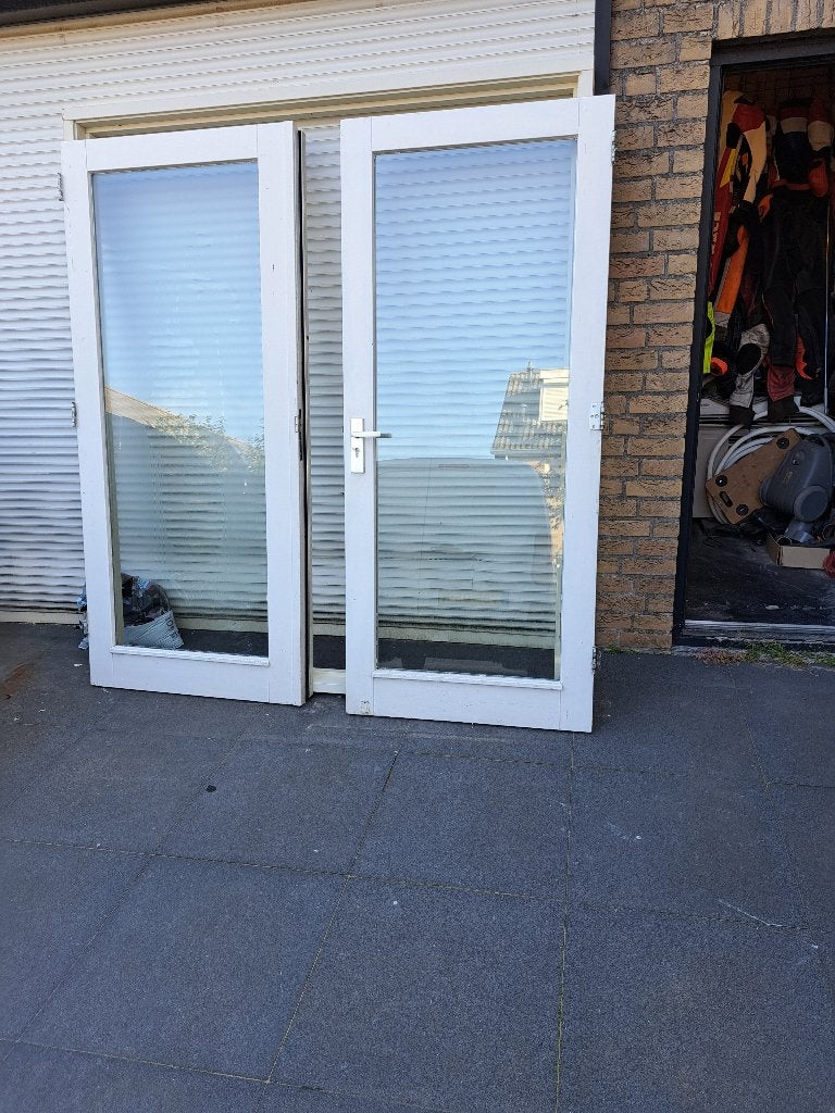 Meranti pui met 2 deuren (223x196x11 cm), Ophalen, Gebruikt, Buitendeur, Glas