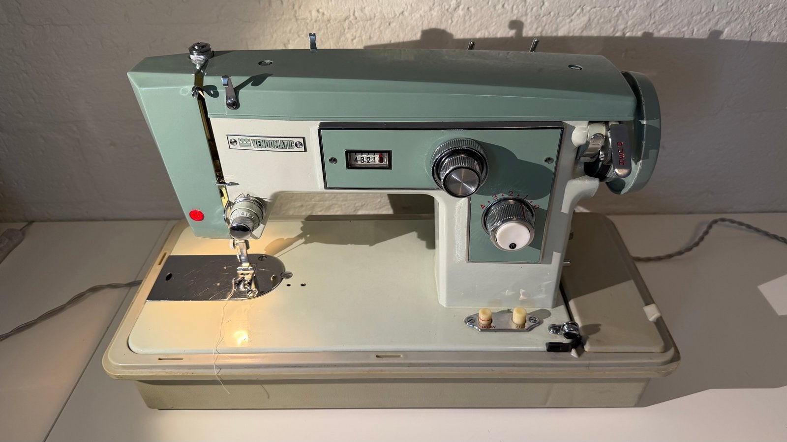 Vendomatic Naaimachine - Vintage Model, Hobby en Vrije tijd, Naaimachines en Toebehoren, Ophalen, Gebruikt, Naaimachine, Overige merken