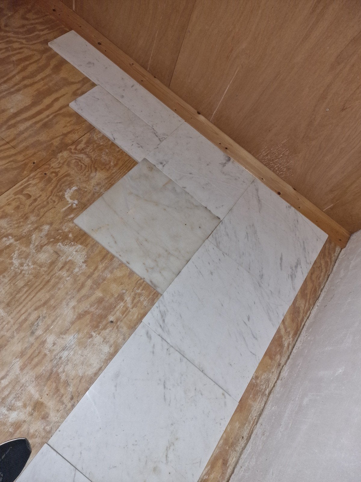 17 Natuursteen marmeren tegels (grotendeels 60x60)- ruilen, Ophalen, 60 cm of meer, 60 cm of meer, Minder dan 5 m²