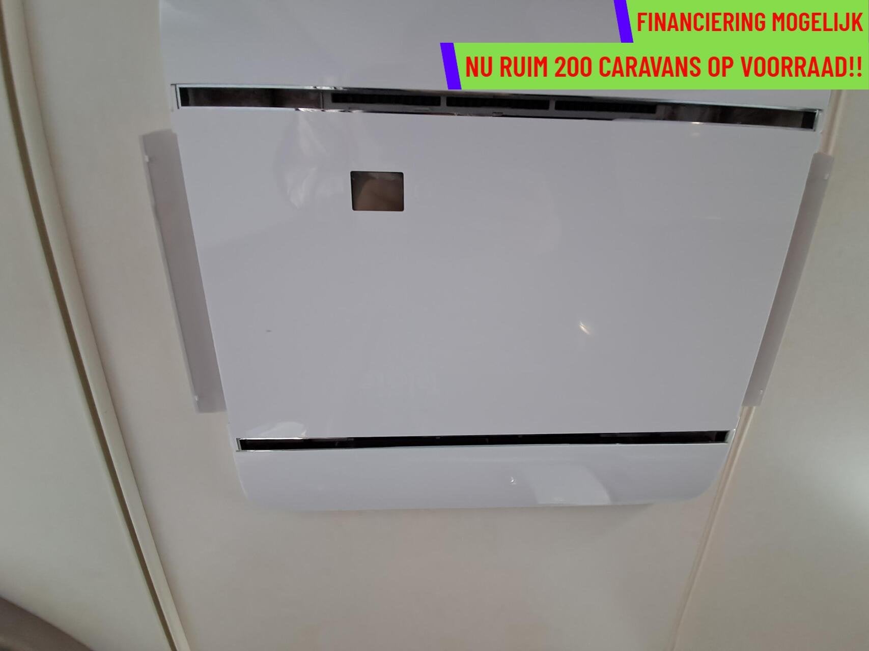 Hobby PRESTIGE 560 FC DAK AIRCO + MOVER + BADKAMER + LUIFEL, Rondzit, Hobby, 7 tot 8 meter, Bedrijf
