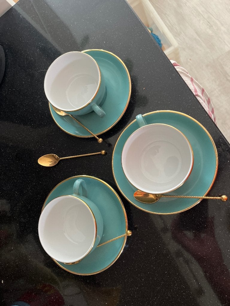 Theekopjes of kleine cappuccino  met vergulde lepeltjes, Overige materialen, Nieuw, Ophalen of Verzenden, Overige stijlen