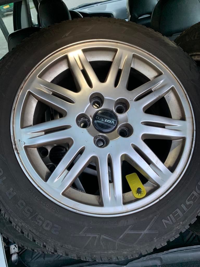 Winterbanden Volvo V70 2000-2004, Auto's, Volvo, 1800 kg, Zwart, Beige, Stationwagon