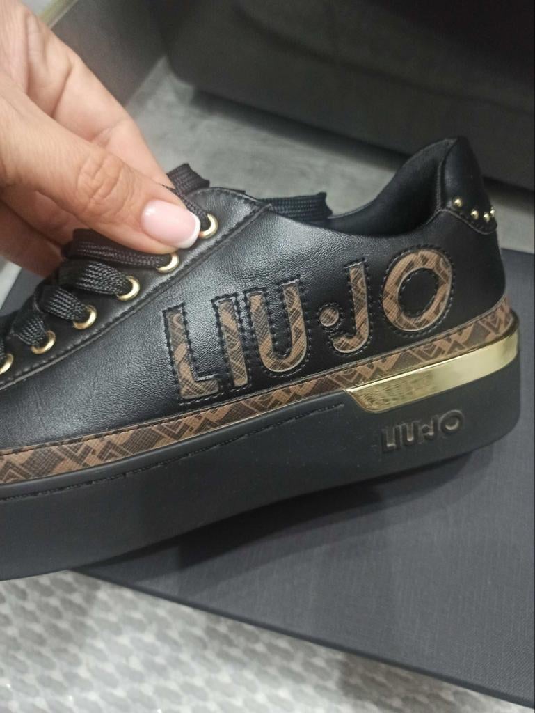 Liu Jo sneakers zwart met goudkleurige details, Kleding | Dames, Schoenen, Verzenden, Zo goed als nieuw, Zwart, Sneakers of Gympen