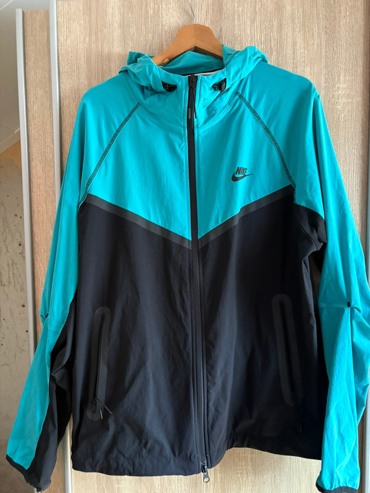 Nike tech woven jas M, Ophalen of Verzenden, Zo goed als nieuw, Maat 48/50 (M), Blauw
