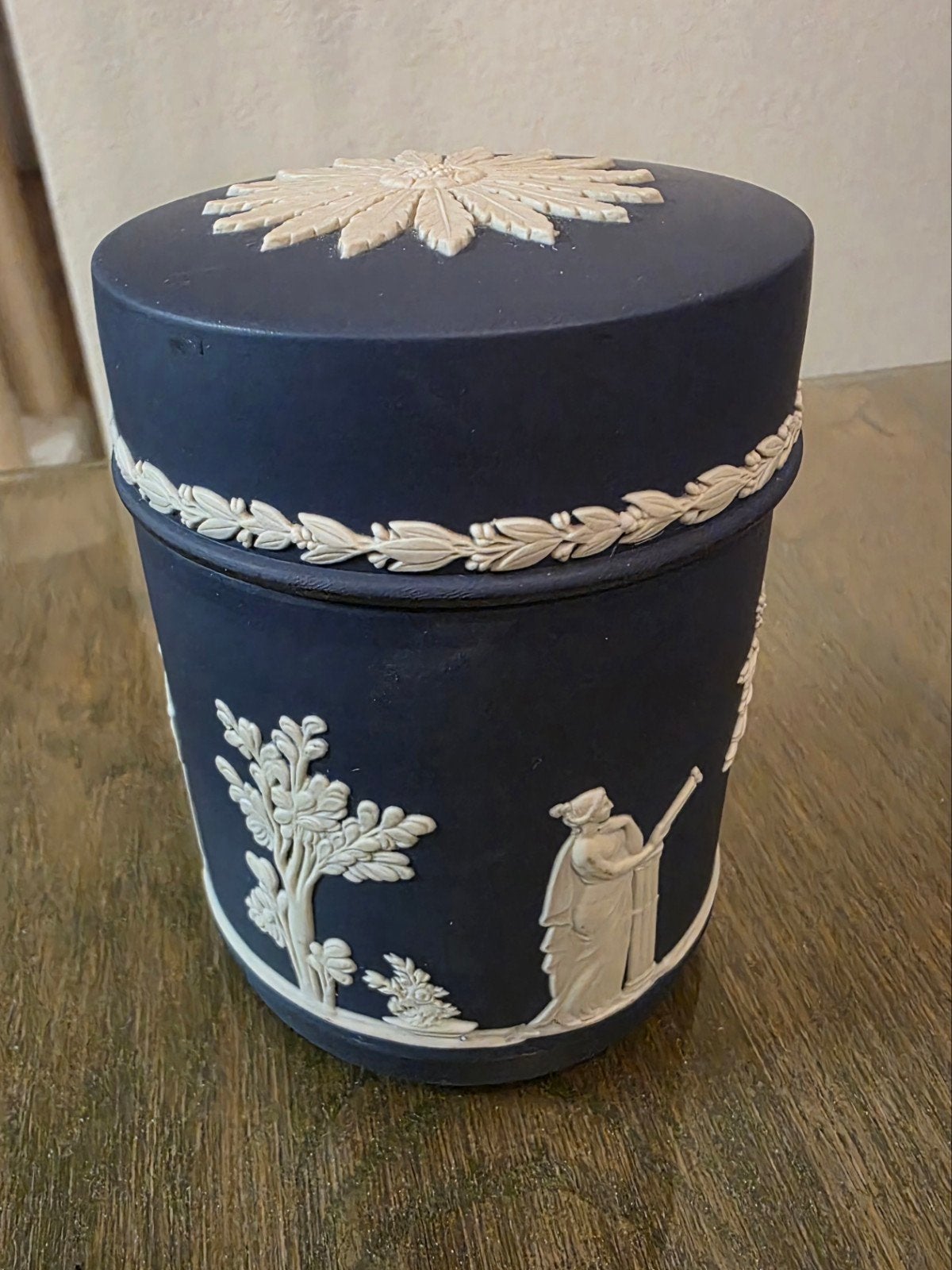 Wedgewood England Blue Jasperware Tobacco Cigaret pot 1974, Ophalen of Verzenden, Zo goed als nieuw, Rechthoekig
