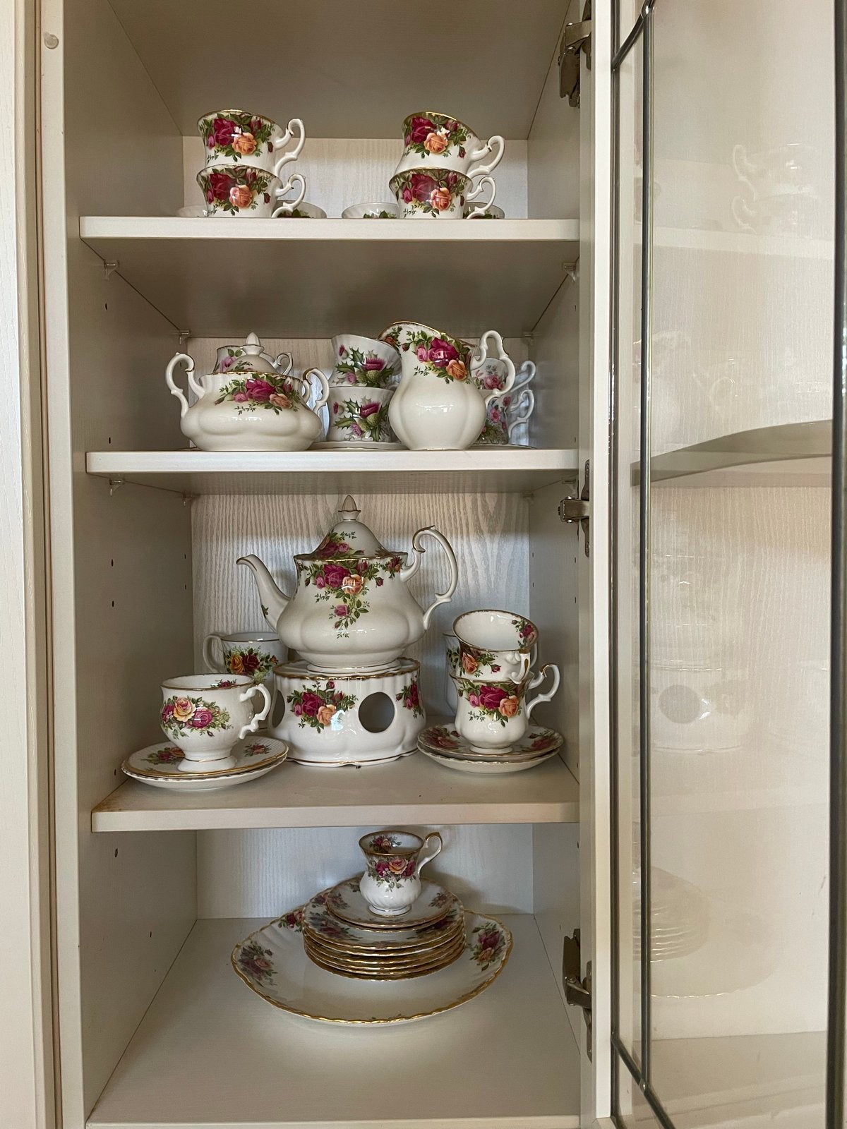 Elizabethan Staffordshire Bone China Theeservies, Ophalen