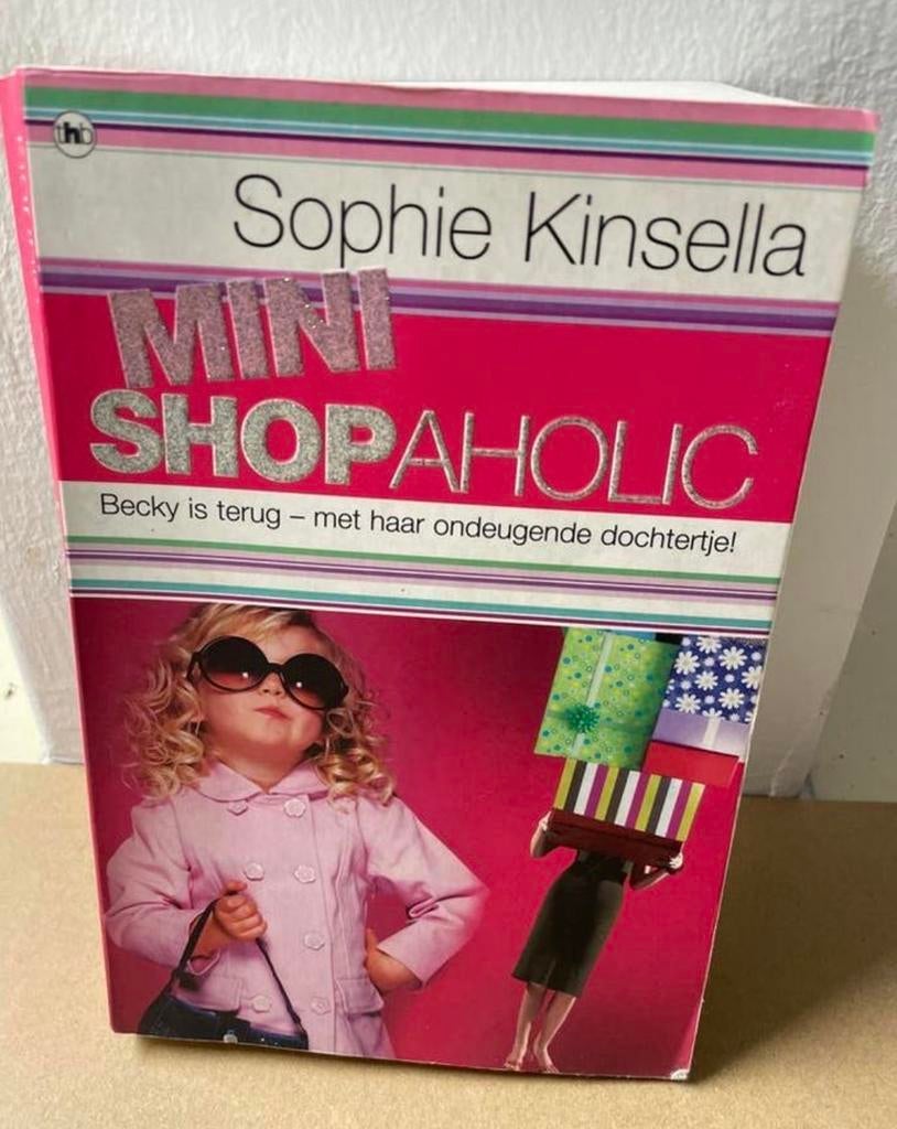 Sophie Kinsella - Mini Shopaholic (Boek), Boeken, Romans, Gelezen, Europa overig, Ophalen of Verzenden