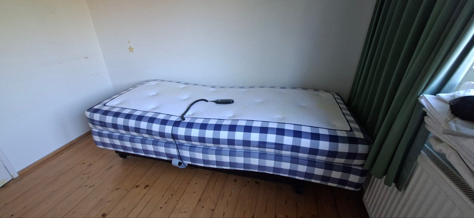 Verstelbaar Hästens eenpersoonsbed met matras, Huis en Inrichting, 90 cm, Eenpersoons, Blauw, Ophalen of Verzenden