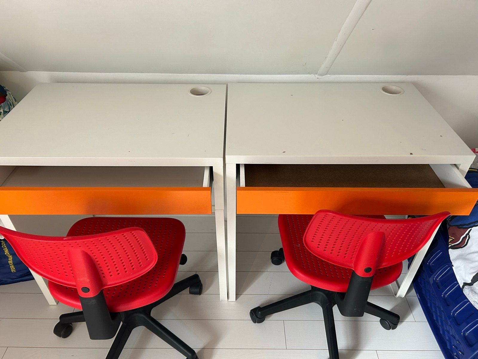 2x IKEA Micke kinderbureau met lade en bureaustoel, Huis en Inrichting, Bureaus, Ophalen, Gebruikt, Met lades, IKEA