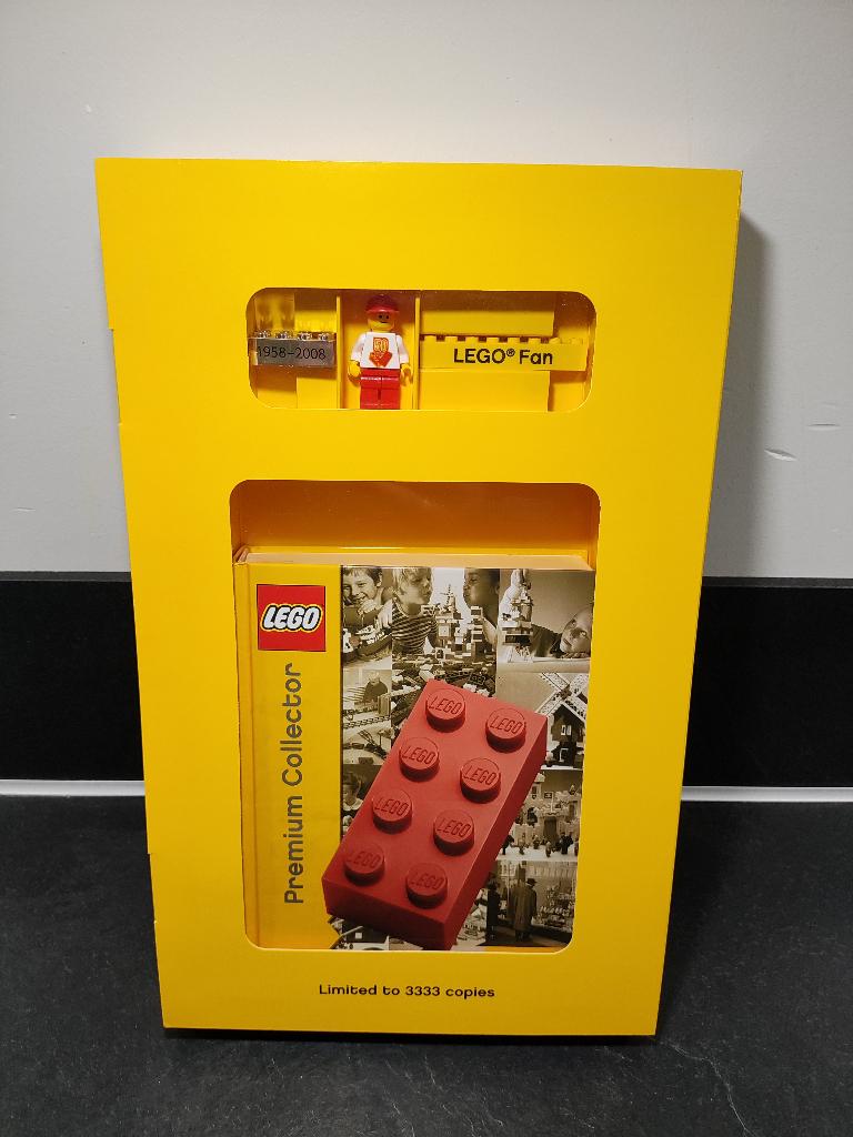 LEGO Premium Collector's Guide 2008 – gelimiteerde uitgave, Info@lego.com, Lego, Ophalen of Verzenden, Zo goed als nieuw