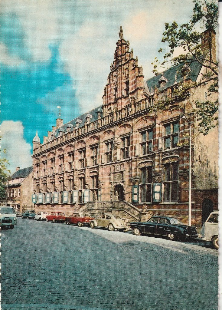 Ansichtkaart Leeuwarden: De Kanselarij met klassieke auto's, Ophalen of Verzenden, 1960 tot 1980, Gelopen, Friesland