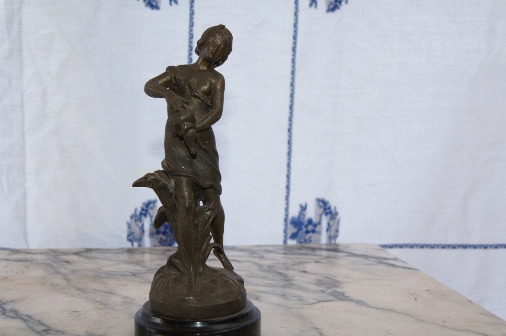 Dame met waterkruik ( Aug Moreau, Ophalen of Verzenden, Overige materialen, Beeld