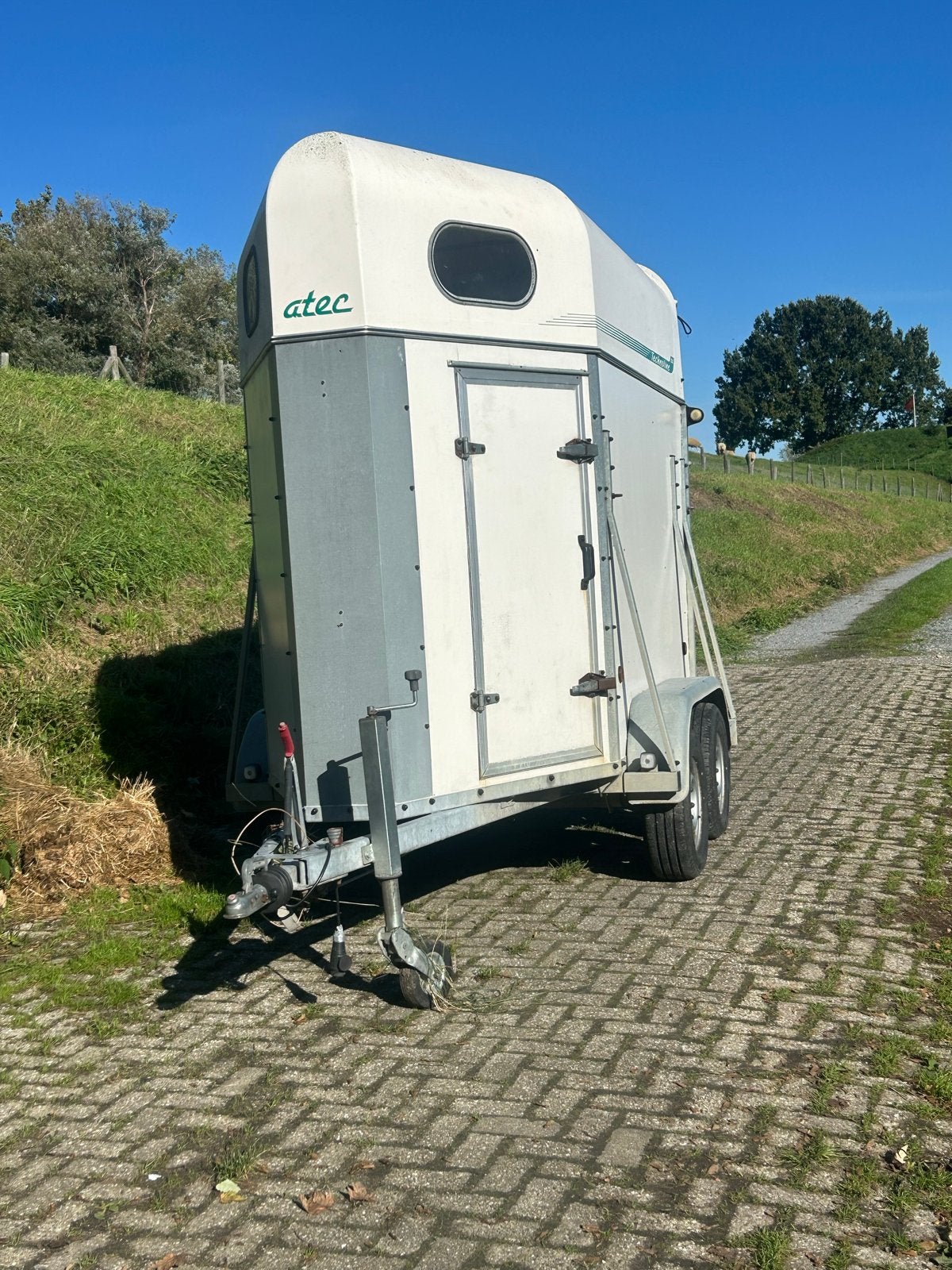 Atec 1,5 paardentrailer in nette staat, Ophalen, Gebruikt