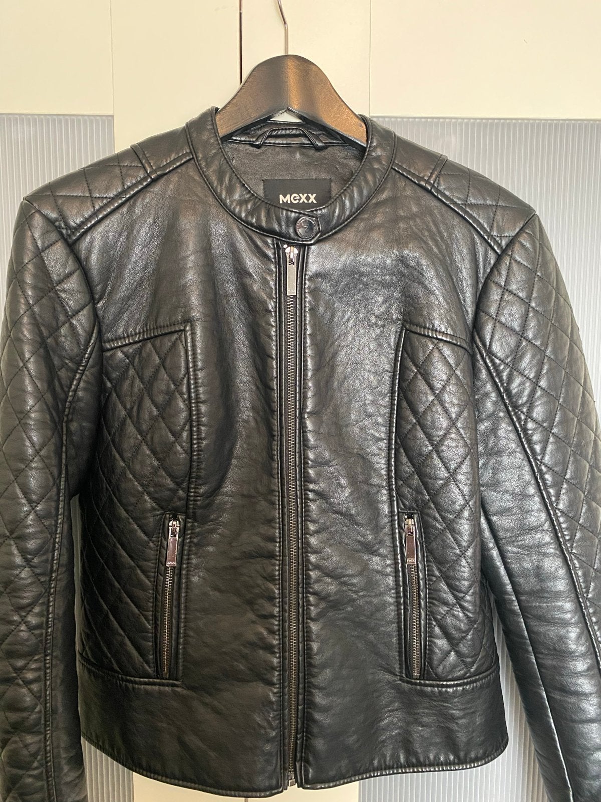 Mexx Zwart Gevoerd Leren Jasje Maat 38, Kleding | Dames, Jumpsuits, Ophalen of Verzenden, Zo goed als nieuw, Maat 38/40 (M), Zwart