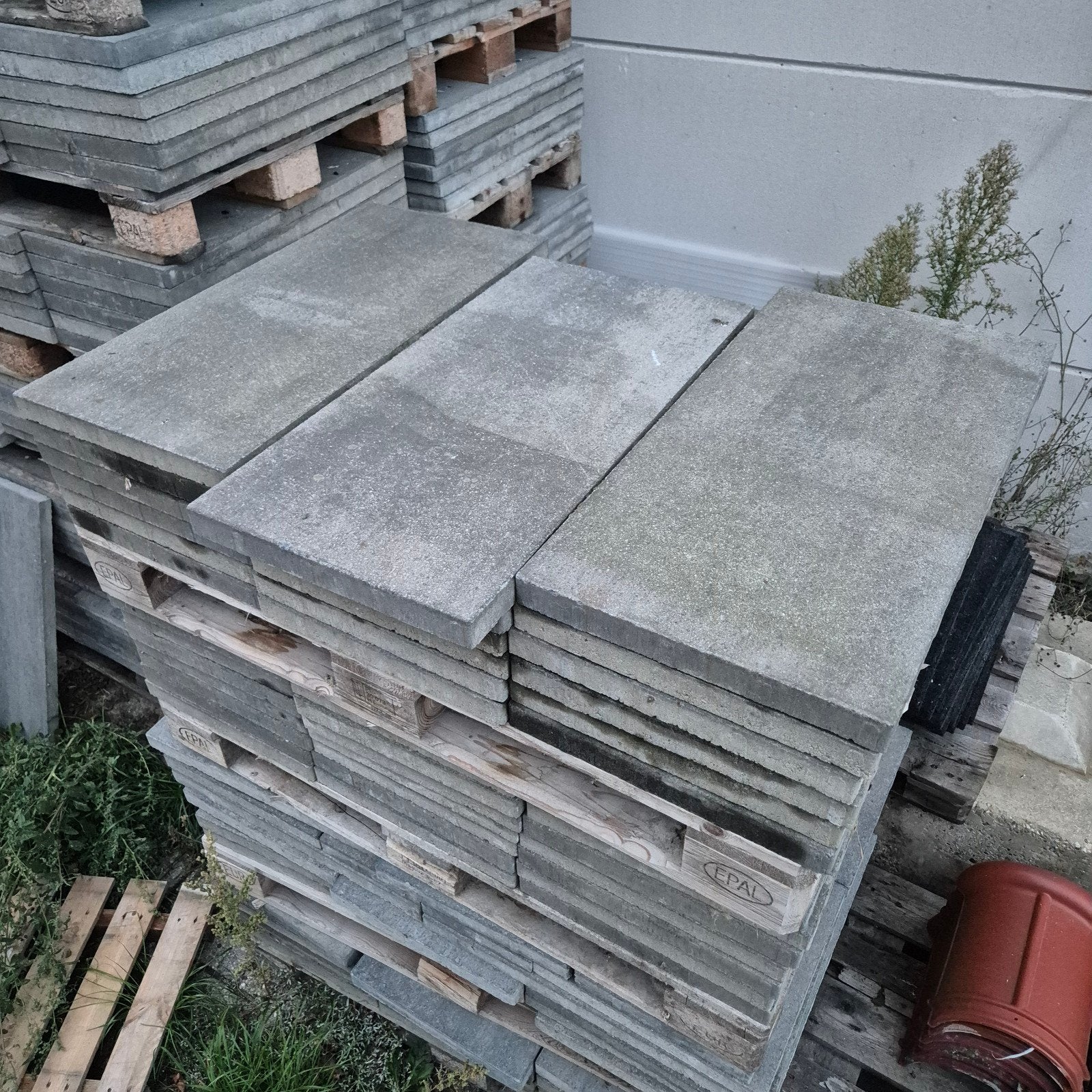 100m2 gebruikte terrastegels grijs 40x80x4cm, 5 jaar oud, Gebruikt, Ophalen of Verzenden, 10 m² of meer, Beton