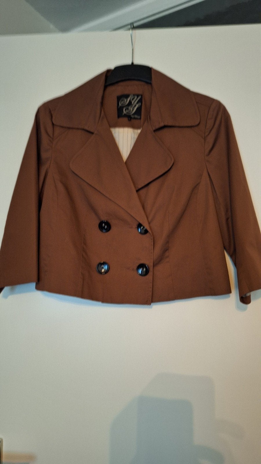 Nieuw bruin jasje, nooit gedragen wegens gewichtsverlies, Kleding | Dames, Bruin, Maat 42/44 (L), Nieuw, Ophalen of Verzenden