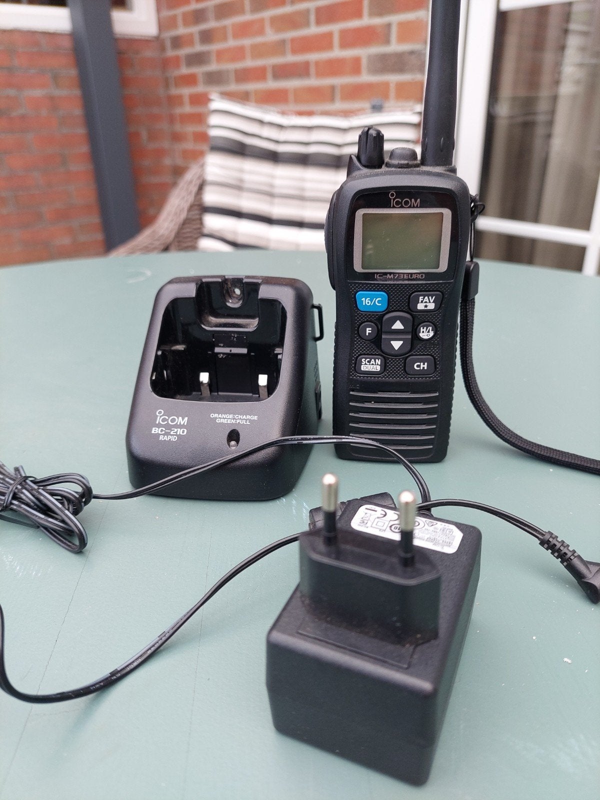 Handheld marifoon Icom M73Euro, Ophalen of Verzenden, Zo goed als nieuw