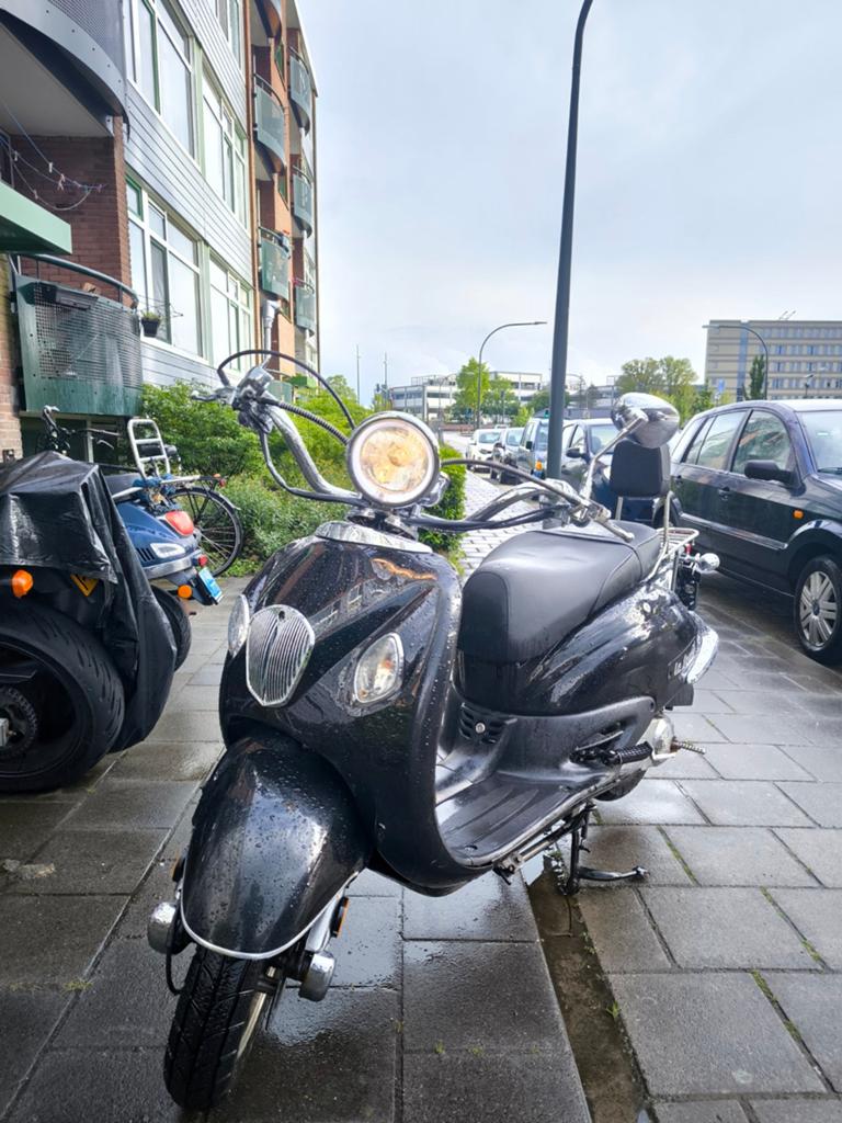 La Souris Grande Retro 2023 - 45 km pu - weinig km- scooter, Ophalen, La Souris, Maximaal 45 km/u, Zo goed als nieuw