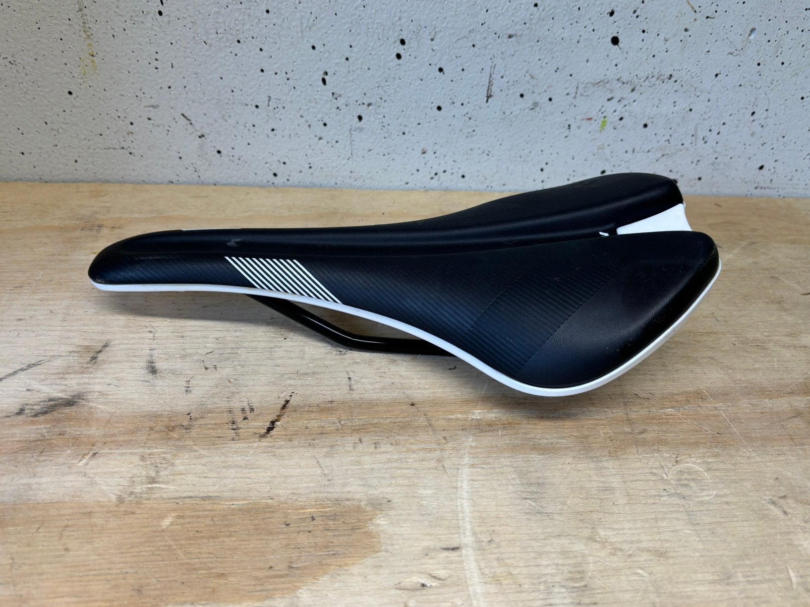 Giant liv contact forward racefiets zadel zwart wit nieuw, Fietsen en Brommers, Ophalen of Verzenden, Nieuw, Racefiets, Zadel