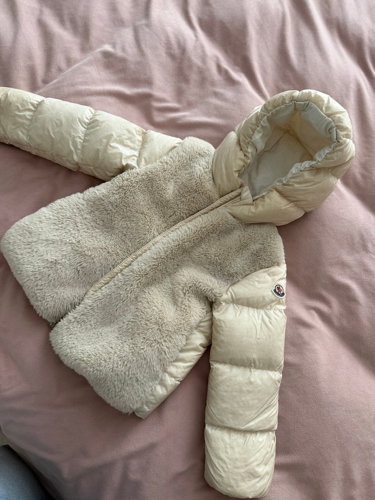 Moncler jasje voor baby/peuter - Crème/beige, Verzenden, Zo goed als nieuw, Jongen of Meisje