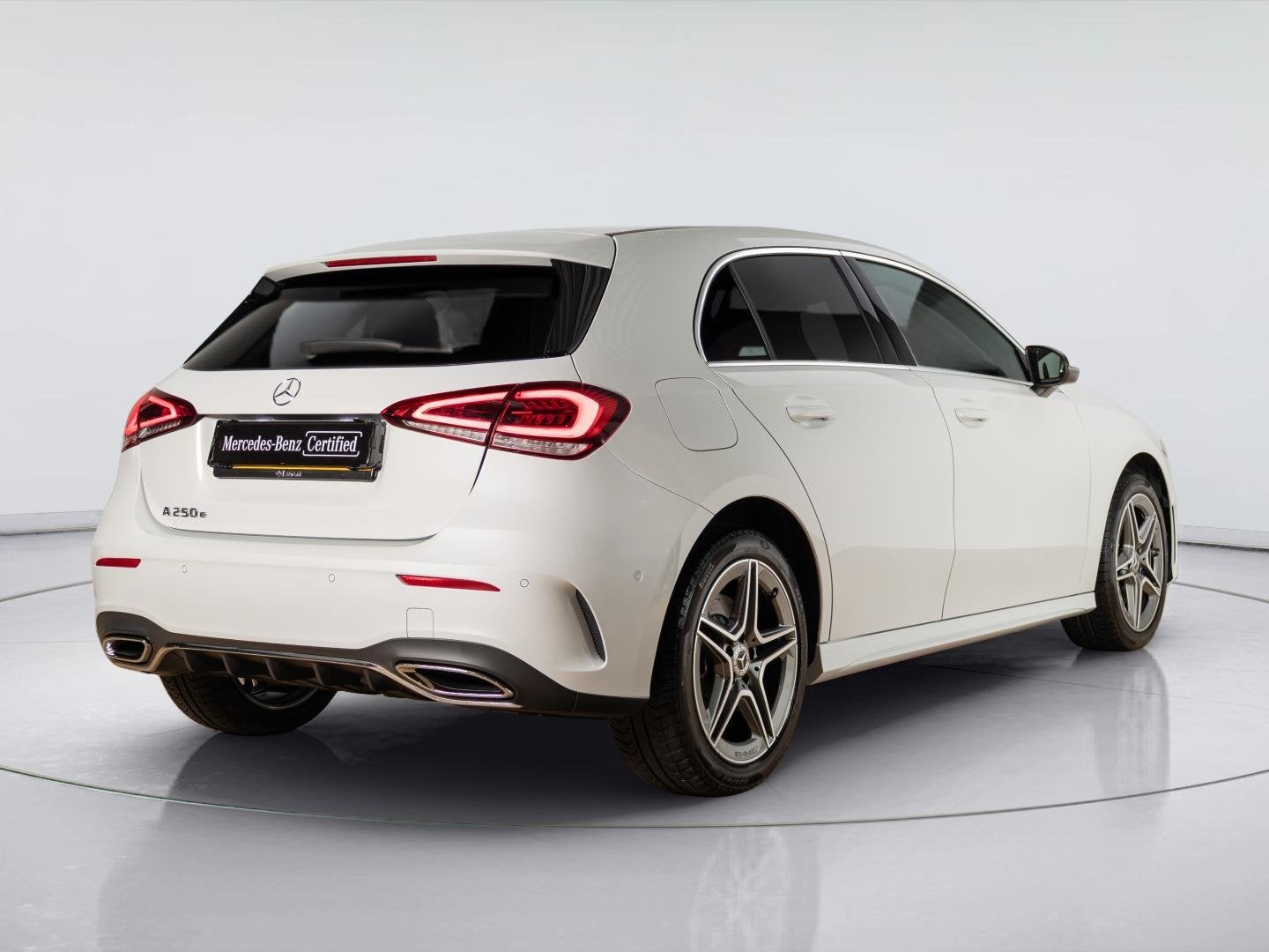 Mercedes-Benz A-Klasse Hatchback 250 e AMG Line, Auto's, Gebruikt, 4 cilinders, 16 kWh, Automatische klimaatregeling