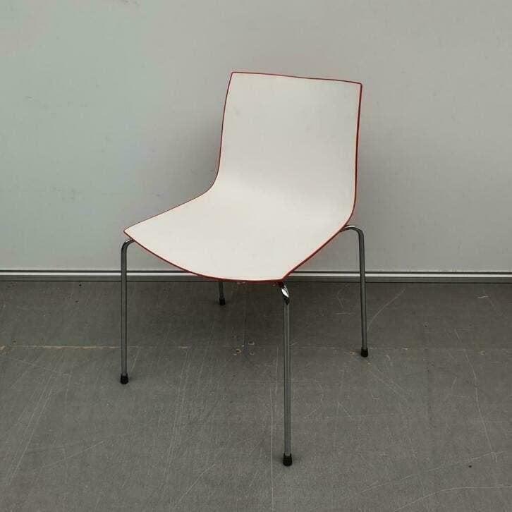 Arper Catifa 46 stoel - kunststof - wit/rood, Ophalen, Gebruikt, Kunststof, Vijf, Zes of meer stoelen