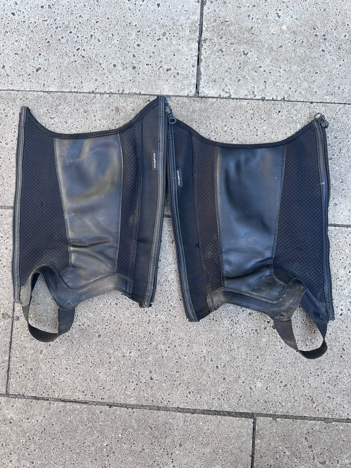 Fouganza Minichaps voor kinderen 100 mesh zwart 8jr/H28 cm, Dieren en Toebehoren, Paardrijkleding, Gebruikt, Dressuur, Fouganza