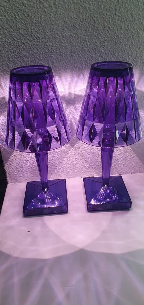 Twee Kartell Battery tafellampen te koop. De lampen zijn opl, Overige materialen, Design, Nieuw, Ophalen of Verzenden