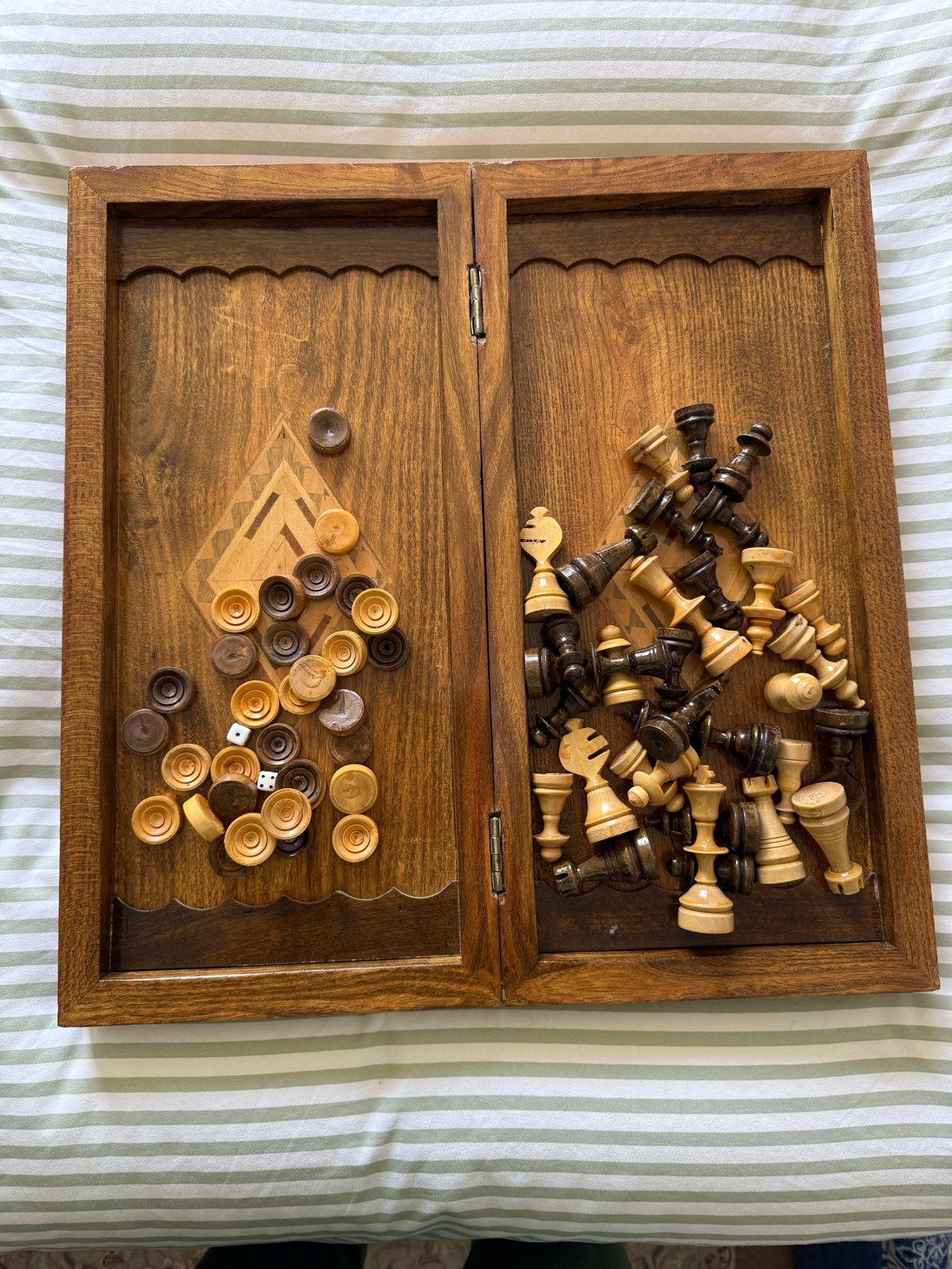 Houten Schaak- en Backgammonset - Handgesneden, Een of twee spelers, Ophalen of Verzenden, Gebruikt, Reisspel