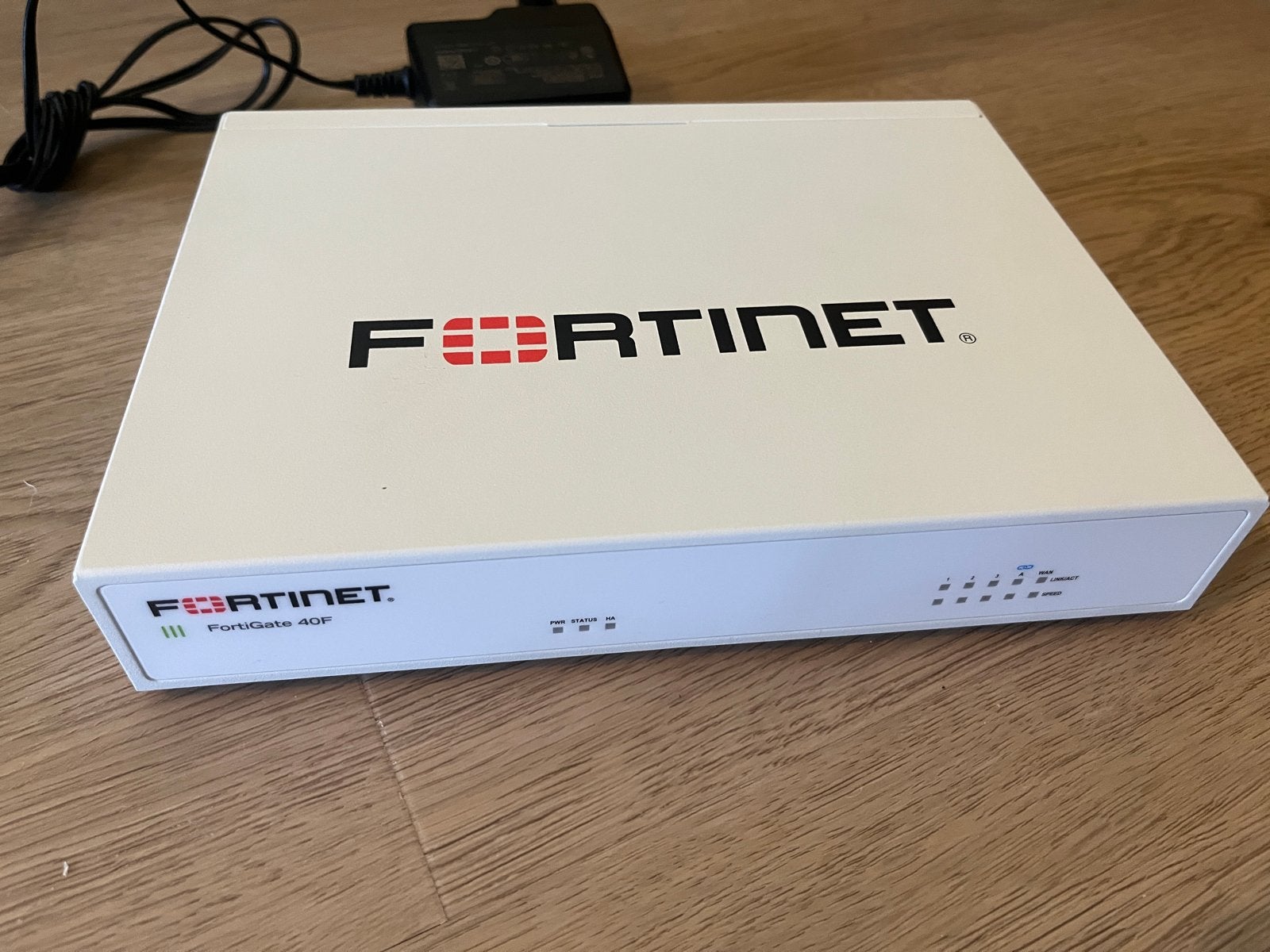 Fortinet FortiGate 40F Firewall/Router, Computers en Software, Ophalen of Verzenden, Gebruikt, Router