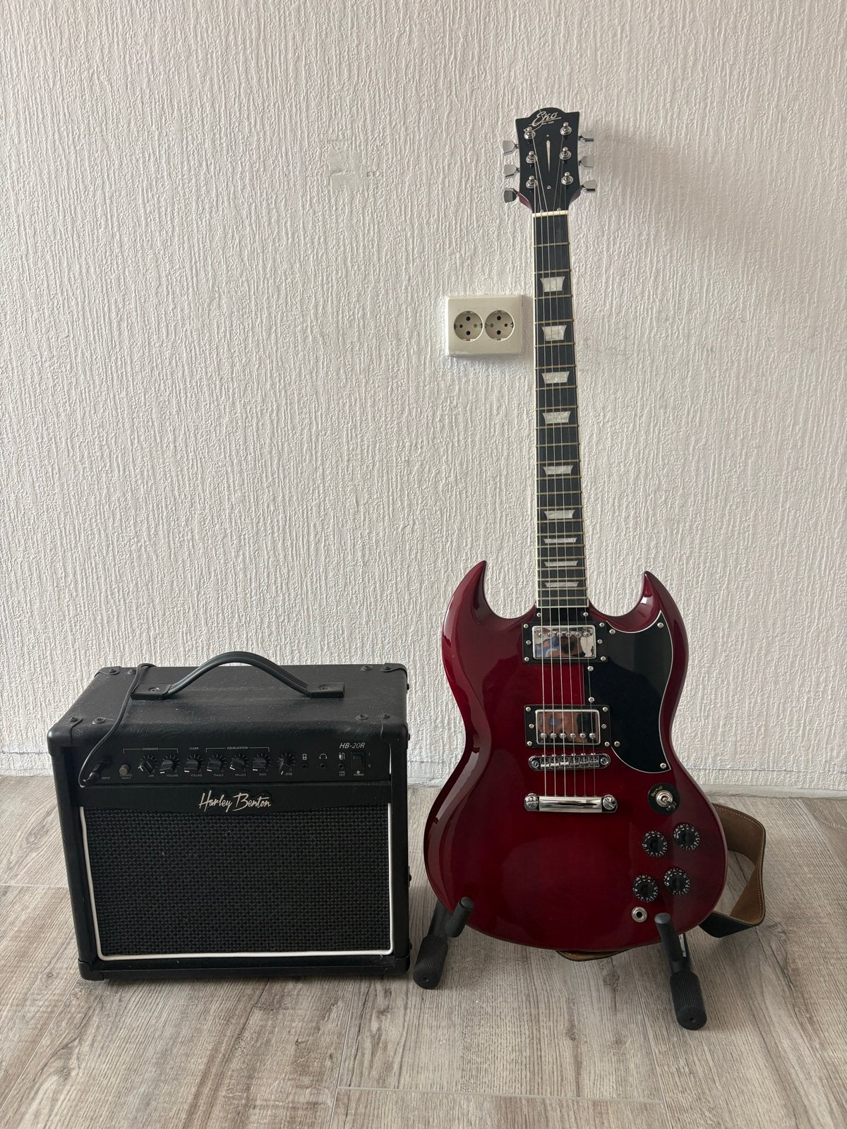 EKO DV300 Elektrische Gitaar + Versterker.