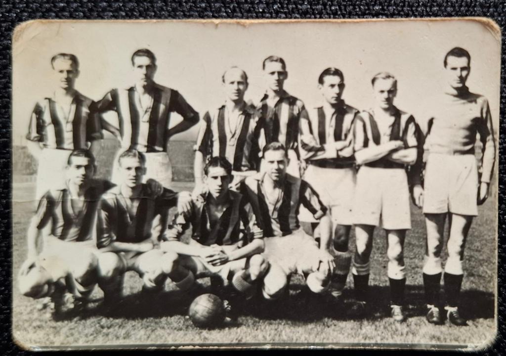 Voetbalplaatje Emma Dordrecht 1951-1952 nr 16 Maple Leaf, Ophalen of Verzenden, Gebruikt, Overige binnenlandse clubs, Poster, Plaatje of Sticker