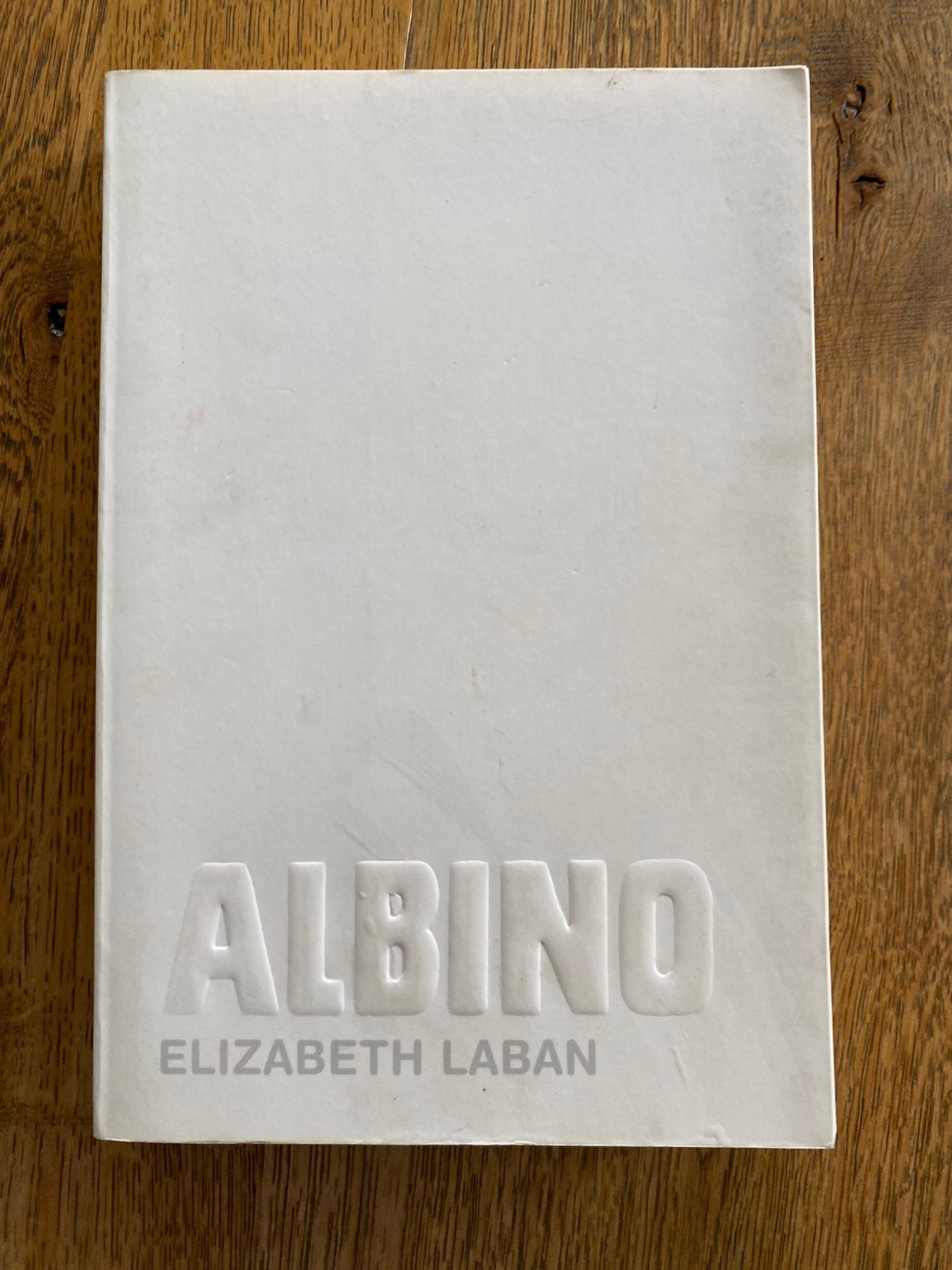 Albino (Elizabeth Laban), Ophalen of Verzenden, Gelezen