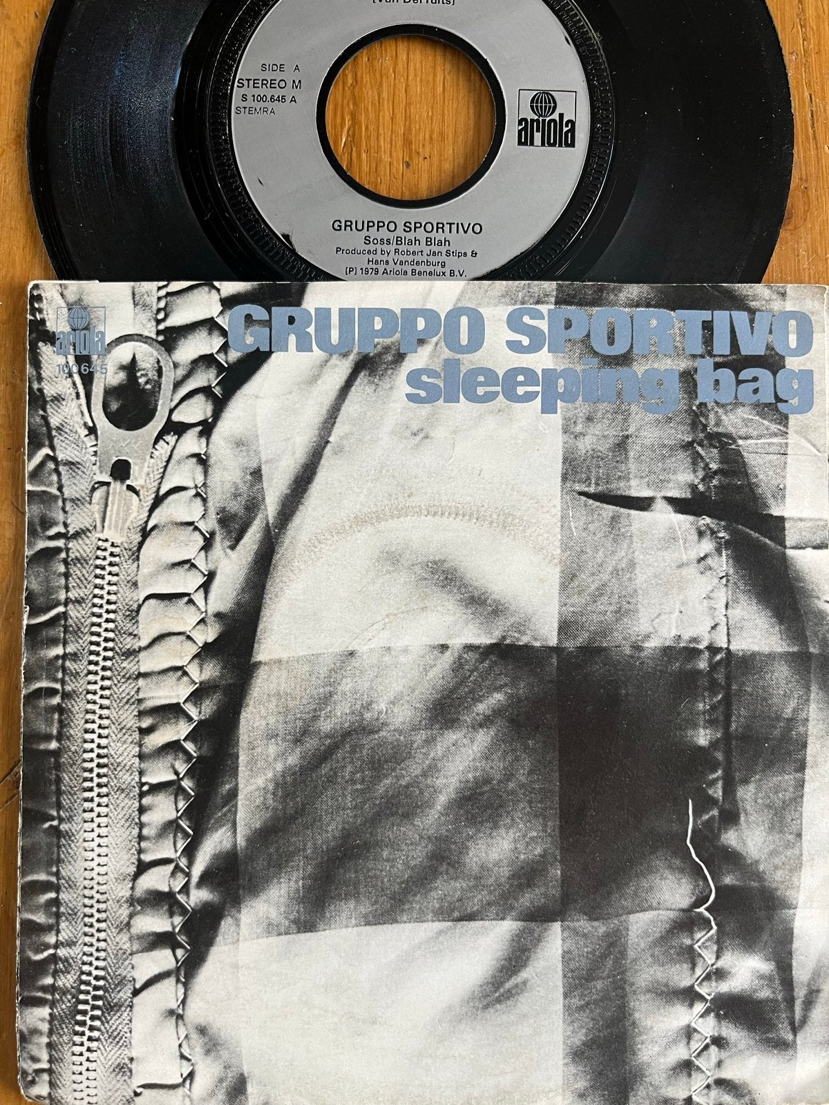 Gruppo Sportivo - Sleeping Bag / Soss/Blah Blah (7" Vinyl), Gebruikt, 7 inch, Pop, Fotohoes
