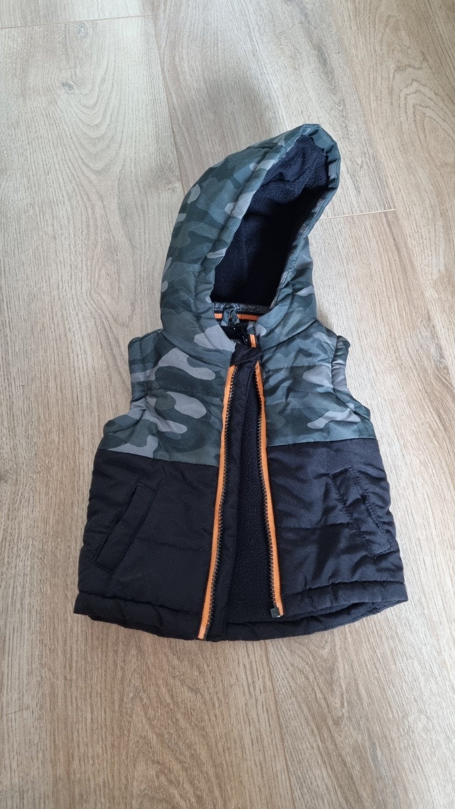 bodywarmer met capuchon voor jongens maat 68, Ophalen of Verzenden, Gebruikt, Onbekend, Jongen
