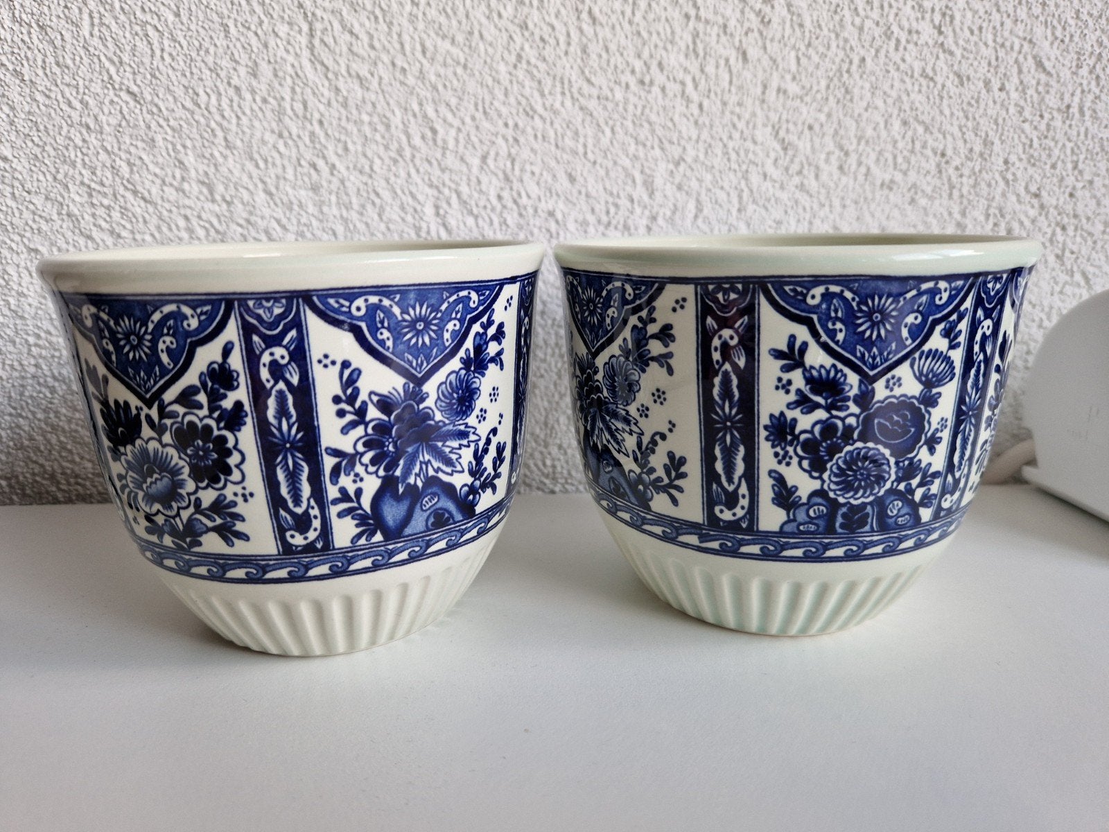 2 Delfstblauwe bloempotten M12 (Boch Belgium), Ophalen
