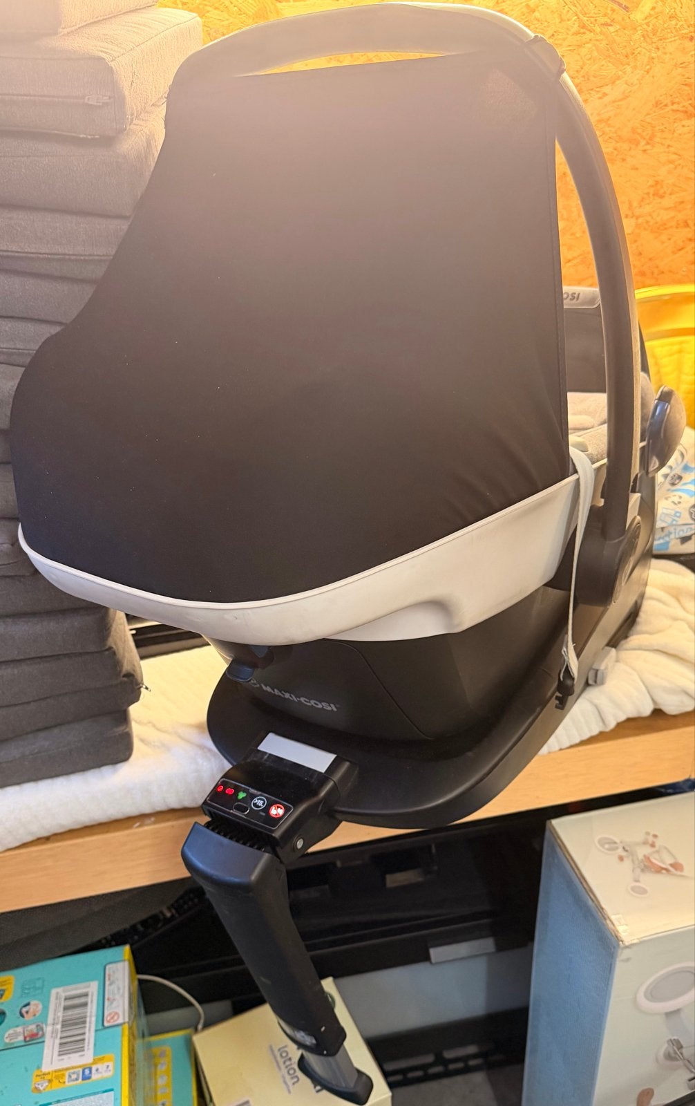 Maxi-Cosi autostoel met Isofix base, Autogordel of Isofix, Zo goed als nieuw, 0 t/m 13 kg, Maxi-Cosi
