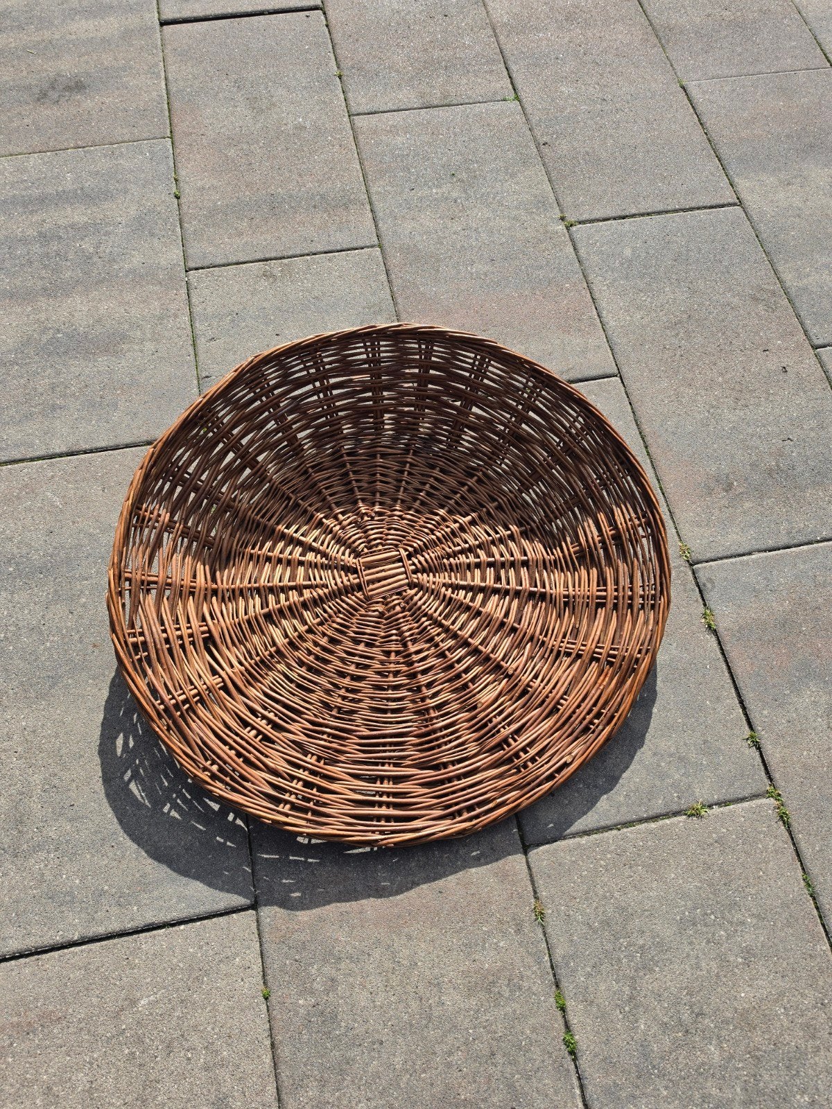 Ronde rieten schaal - Decoratieve mand, Huis en Inrichting, Woonaccessoires | Schalen en Manden, Schaal, Rond, Ophalen of Verzenden