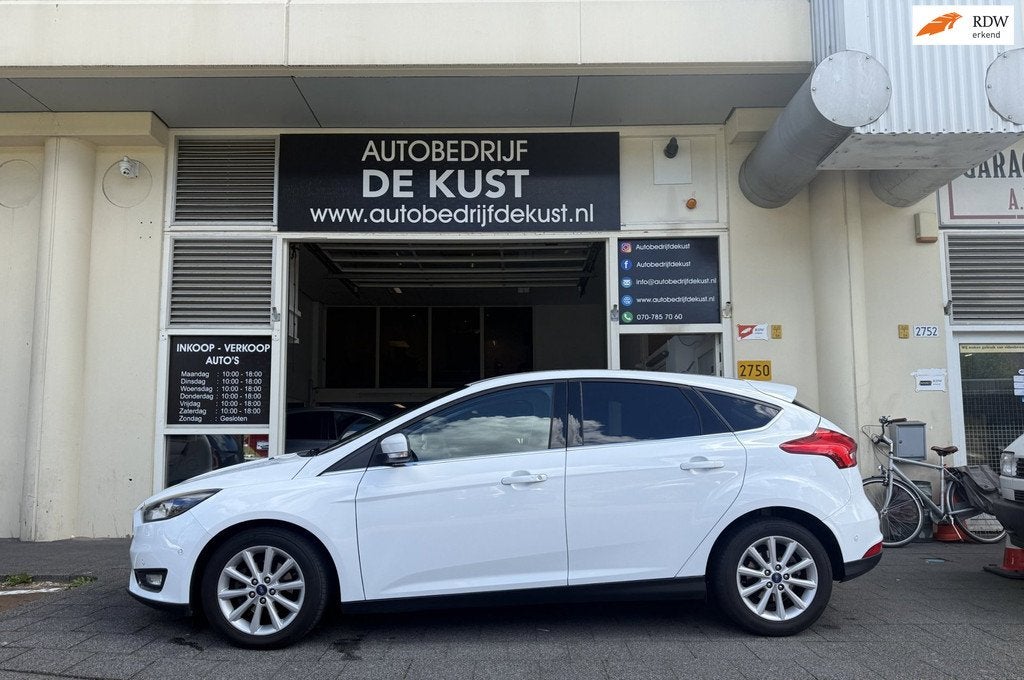 Ford Focus 1.0 2017 KeylessGo Navi PDC Airco, 125 pk, Gebruikt, Euro 6, Wit