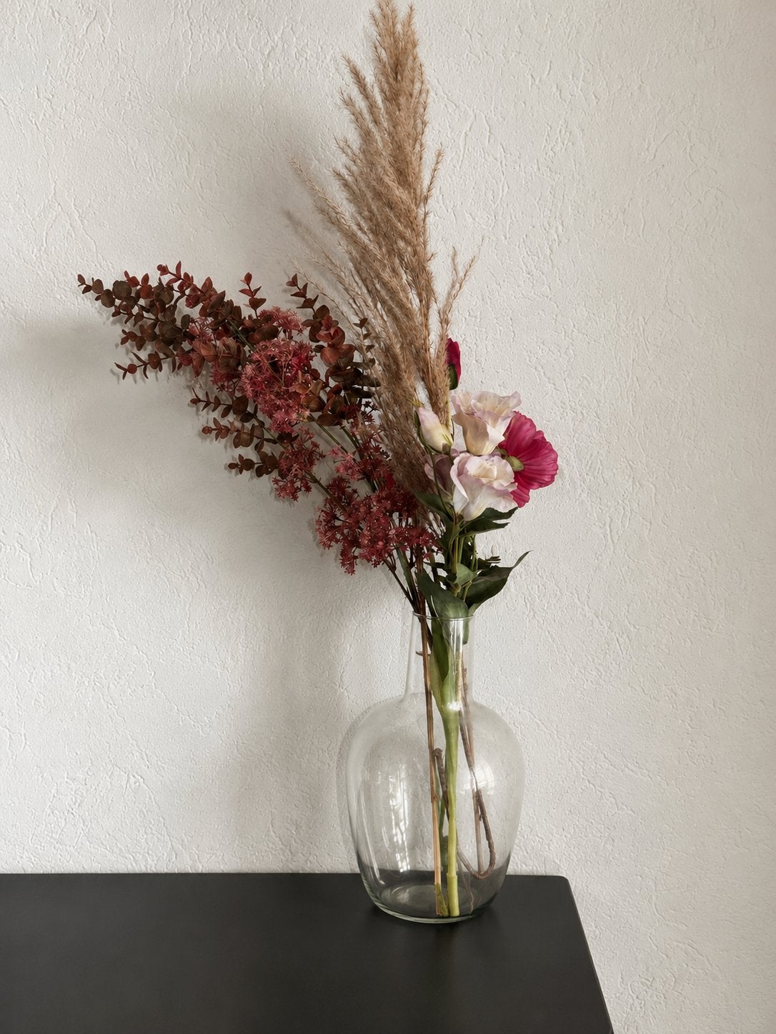 Glazen vaas met kunstbloemen en pluimen, Transparant, Inclusief decoratie, Ophalen of Verzenden, Glas
