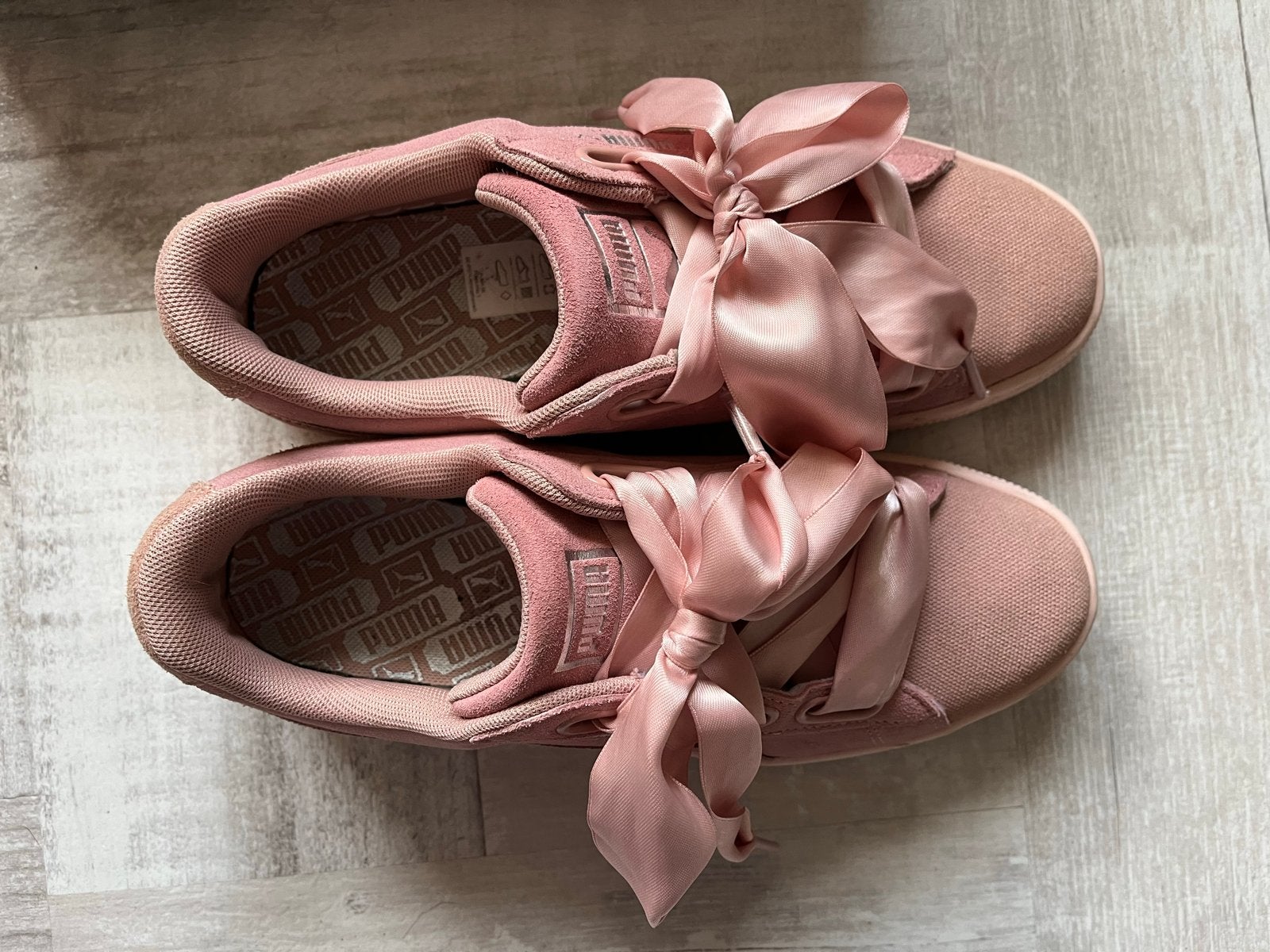 Roze Puma Suede Heart Sneakers - Maat 40,5, Ophalen of Verzenden, Zo goed als nieuw, Roze, Sneakers of Gympen