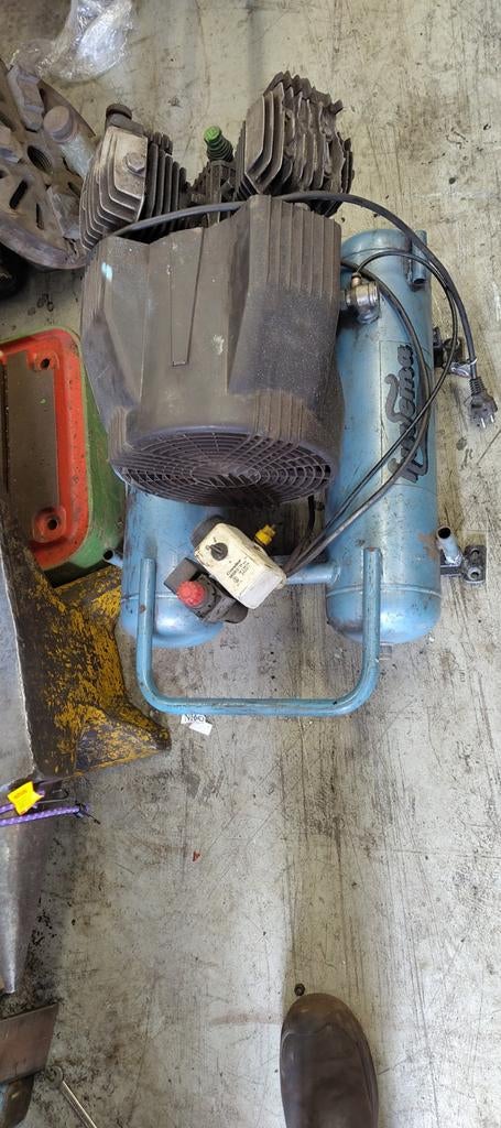 Te koop Huvema compressor 240 volt, Ophalen, Gebruikt, 6 tot 10 bar, Minder dan 200 liter/min