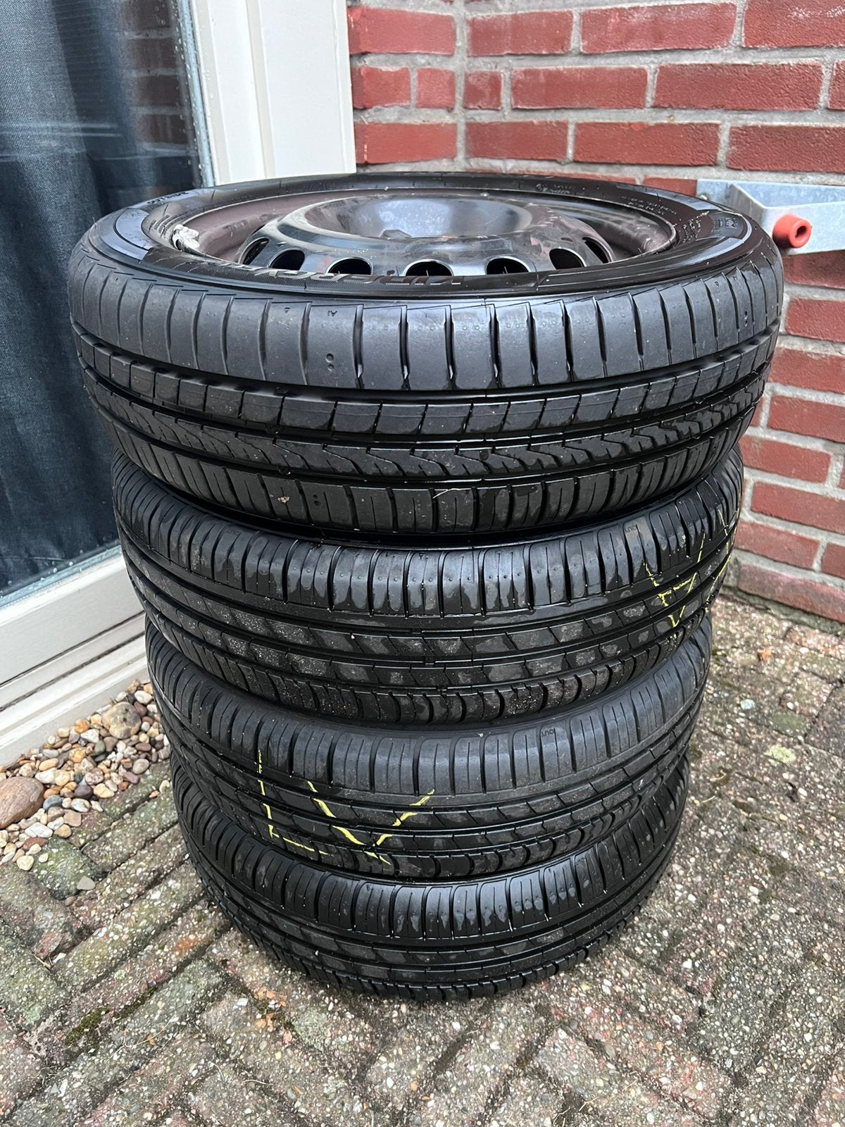Set zomerbanden Peugeot 107 op stalen velg, Ophalen, 14 inch, Gebruikt, 155 mm