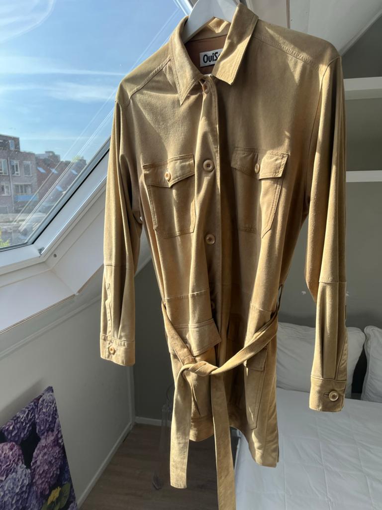 QuiSet Suede Dames Jas/Blouse Naturel Maat 36 met Ceintuur, Ophalen of Verzenden, Zo goed als nieuw, Maat 36 (S), Beige
