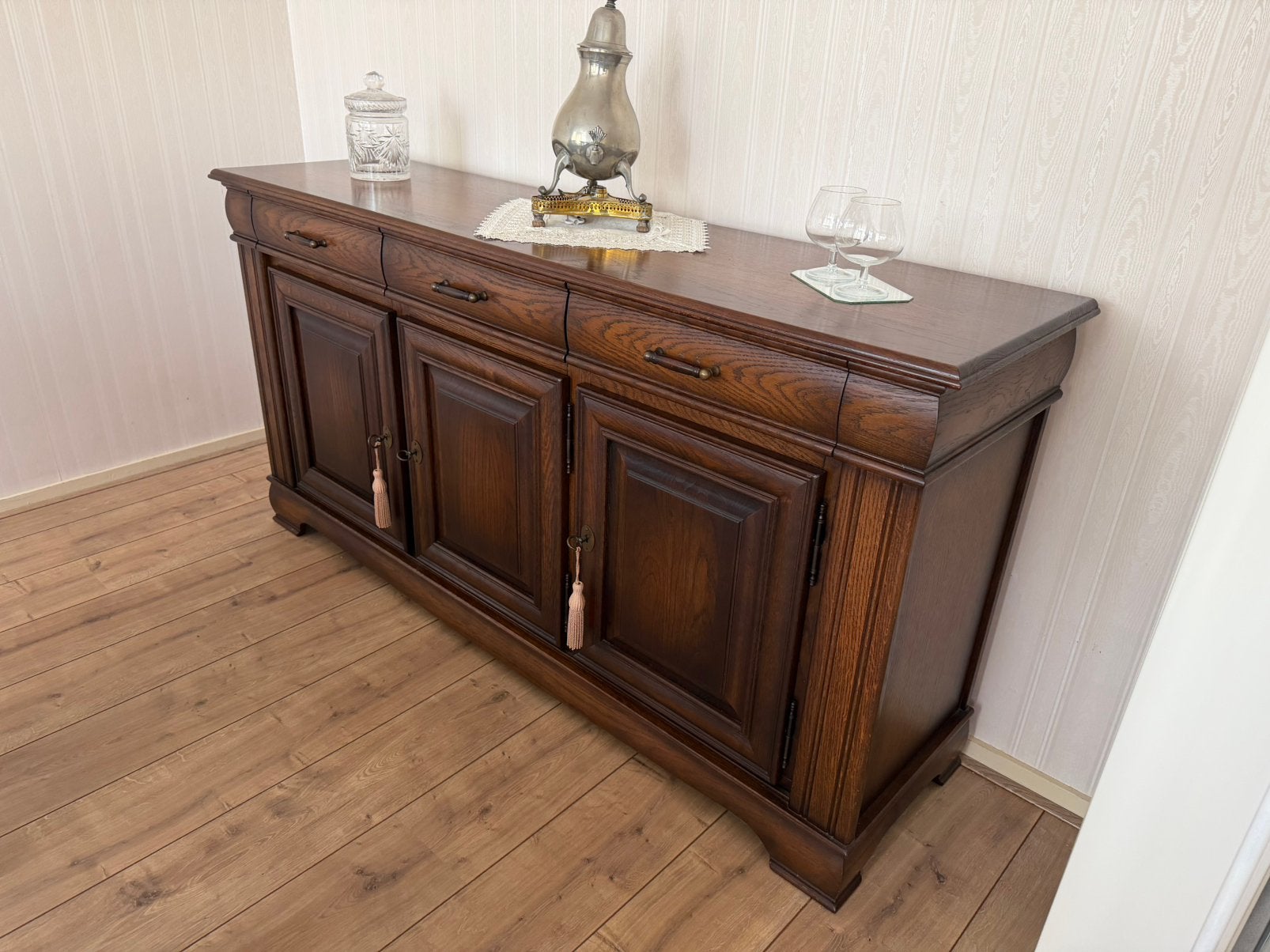 Dressoir donker eiken., Ophalen, Gebruikt, 25 tot 50 cm